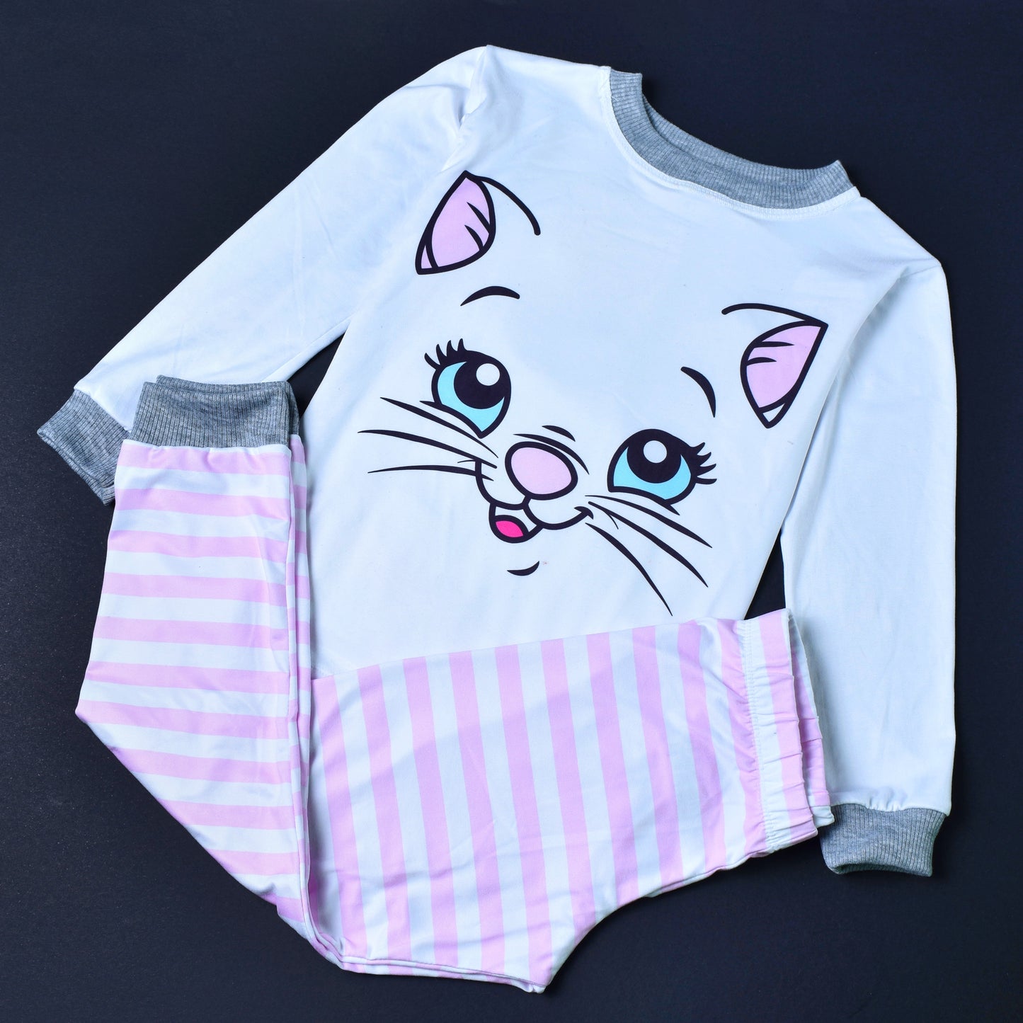 Pijama Sarita, la Gatita Invisible