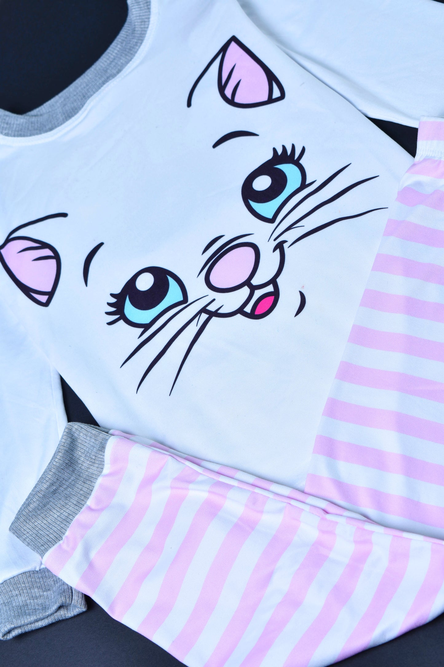Pijama Sarita, la Gatita Invisible