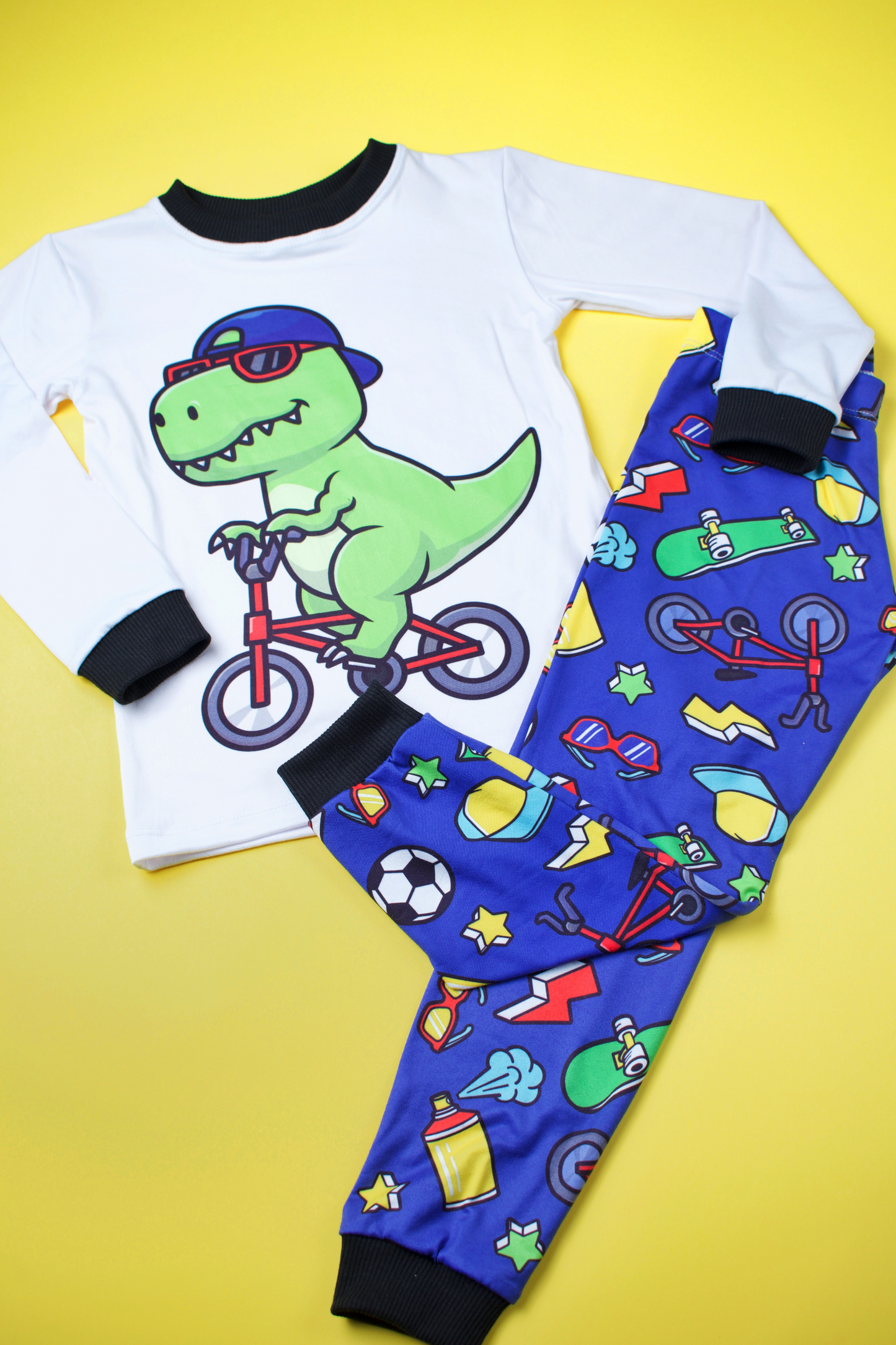 Pijama Dino en Bici 🦖