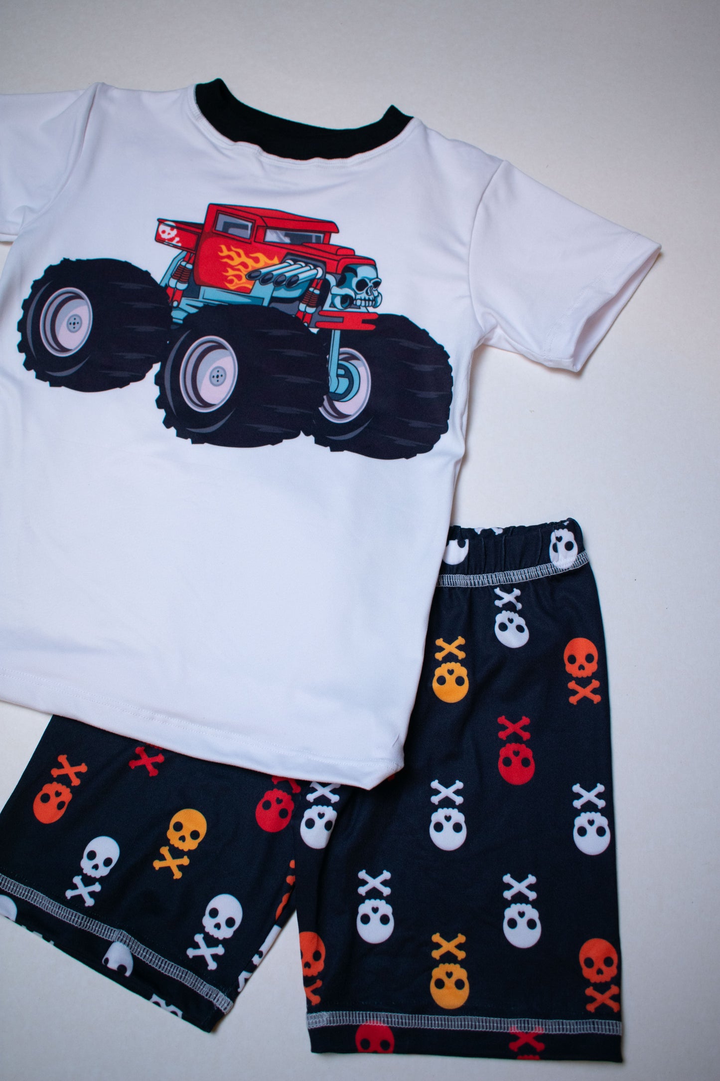 Pijama Bone Shaker Monster Truck 🛻